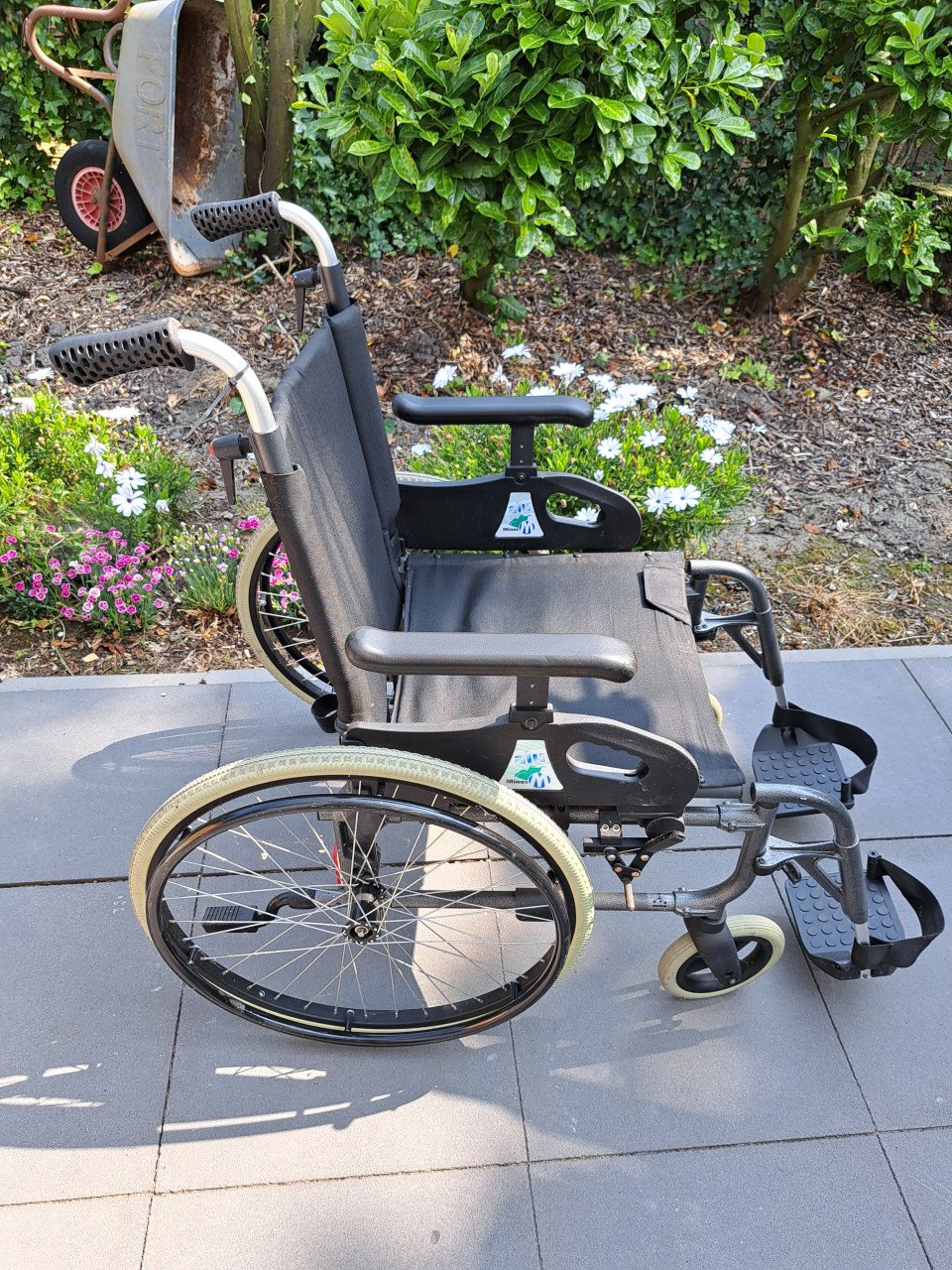 Rolstoel te koop.
