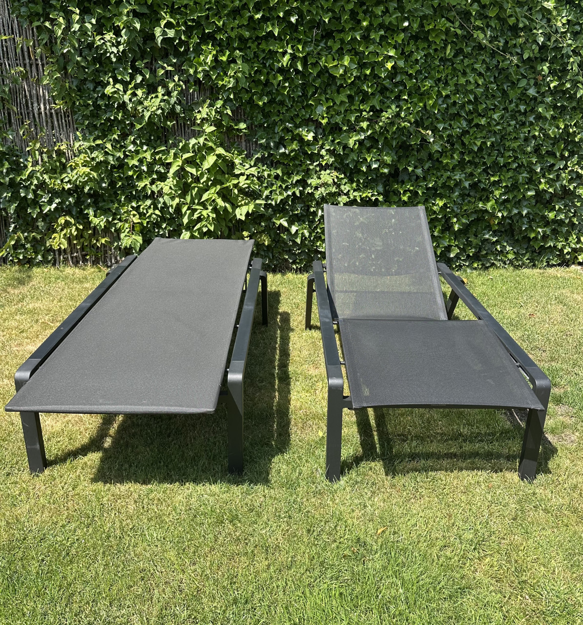 2 Luxe Sun Loungers- terras ligbedden- Royal Botania Alura