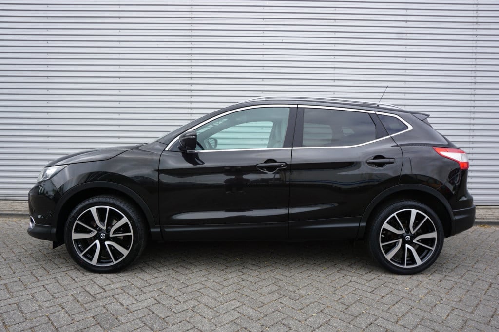 Nissan Qashqai 1.2 tekna climate / navi / camera / pano. / cruise / trekhaa