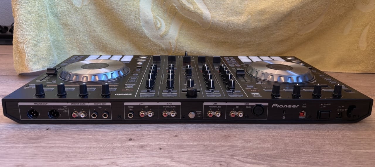 Pioneer DDJ-SX2 DJ Controller