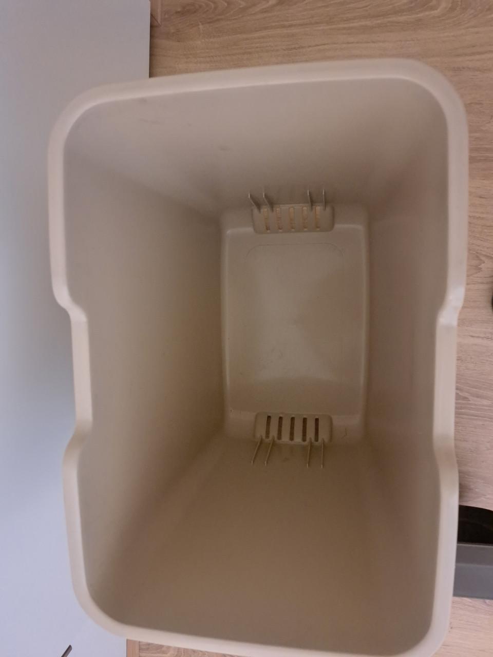 Wasbox Curver met deksel.