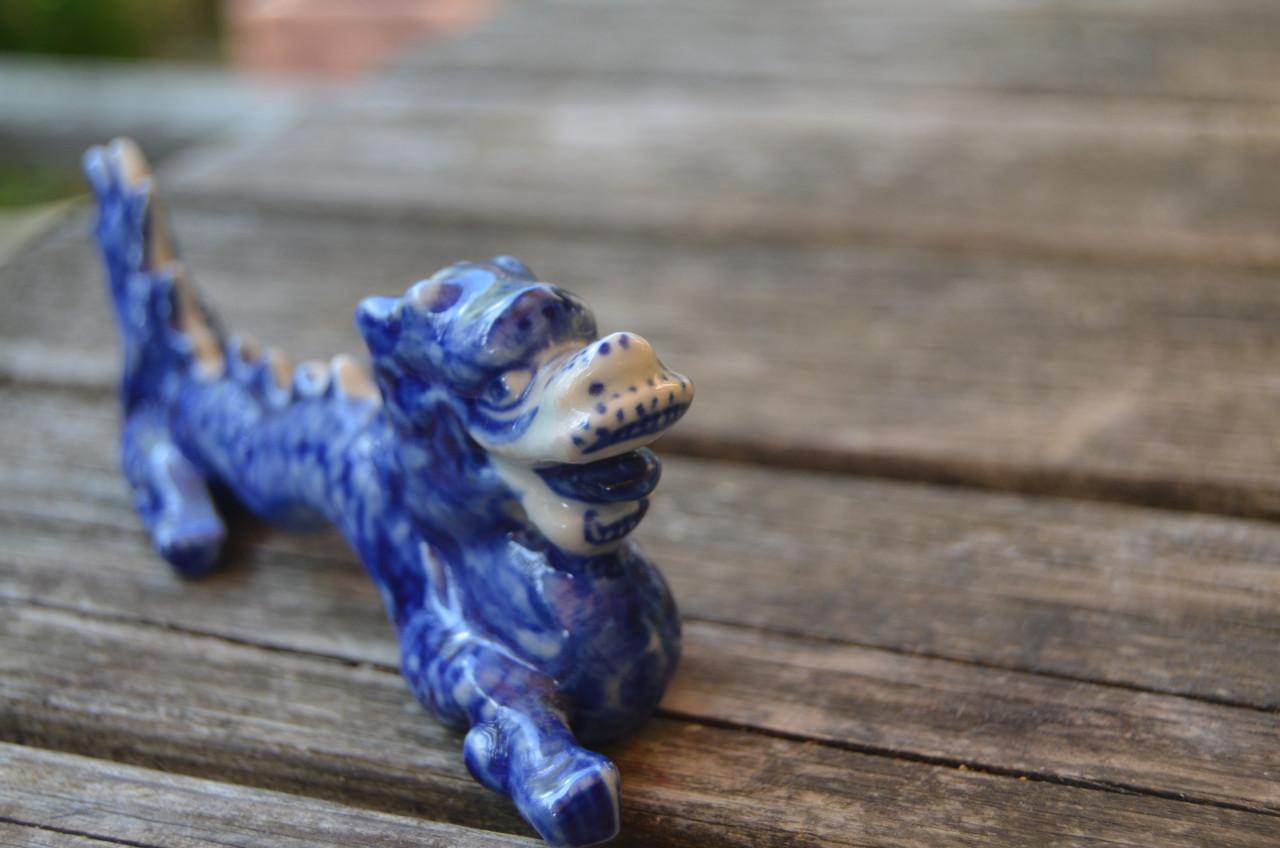 Beeldje van een Chinese draak in goede staat.