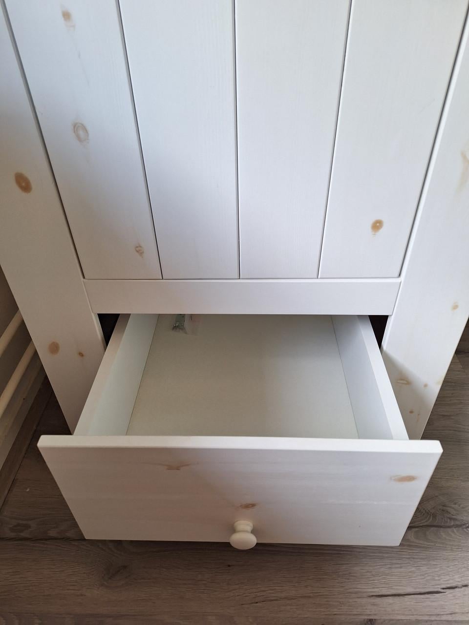 Babykamer commode en kast