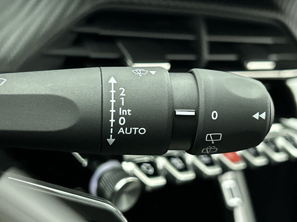 Peugeot E-2008 ev style 50 kwh | rijklaar |