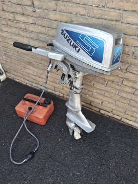 Keurige Buitenboordmotor Suzuki 5pk 2 cilinder korstaart