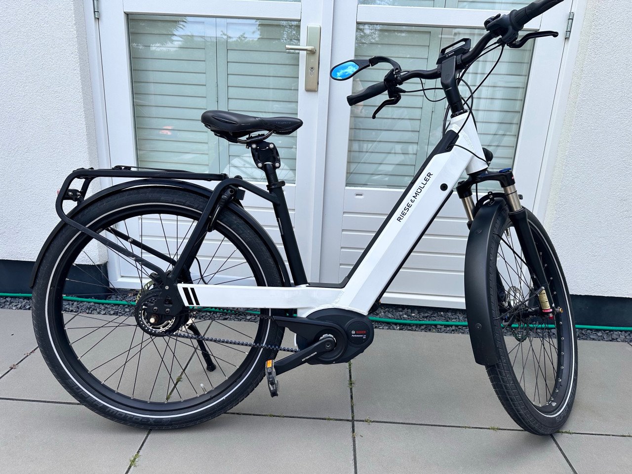 Prachtige witte Riese & Muller ebike
