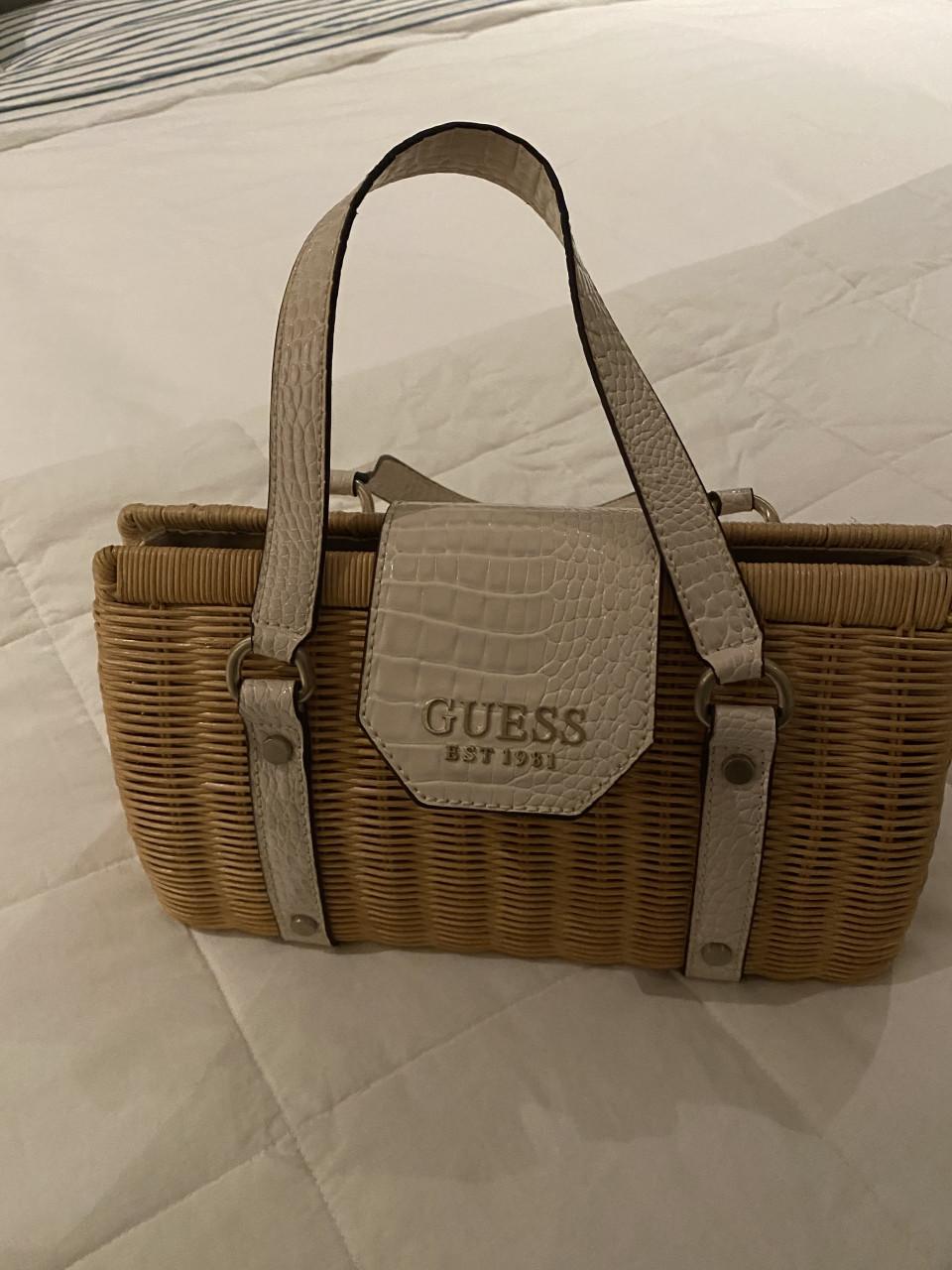 Guess tas ivoor kleur