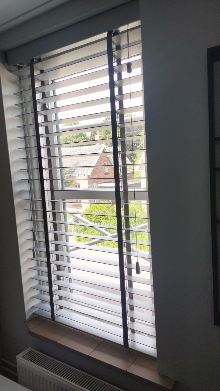2 stuks Jasno. Blinds / houten luxaflex