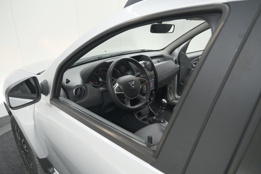 Dacia Duster tce 120 4x2 blackshadow | trekhaak | camera | navigatie | park