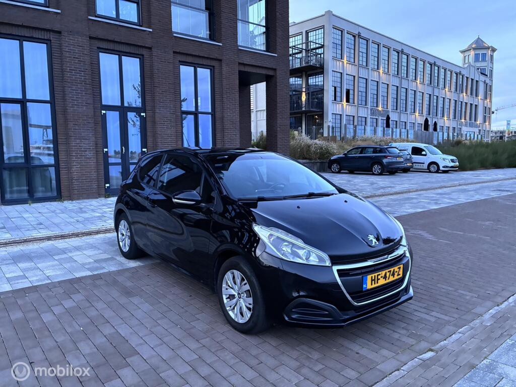 Peugeot 208, 1.2 PureTech Active km145.455 Nap Bj2015