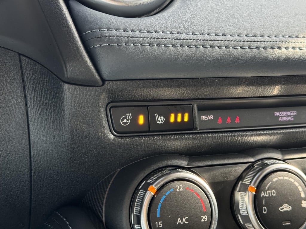 Mazda 2 1.5 skyactiv-g signature | navigatie | 360° camera | head-up displa