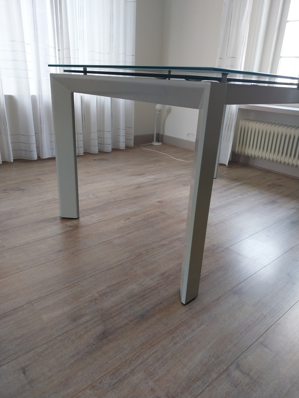 Glazen tuintafel met metalen onderstel
