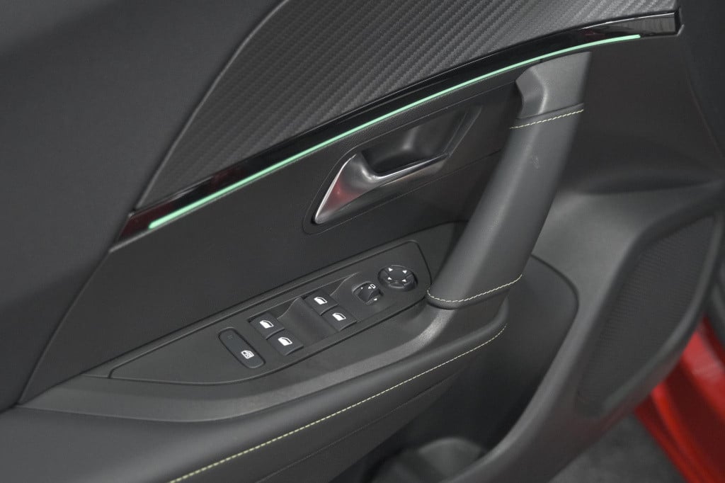Peugeot E-2008 ev gt pack 50 kwh | panoramadak | camera | adaptieve cruise 