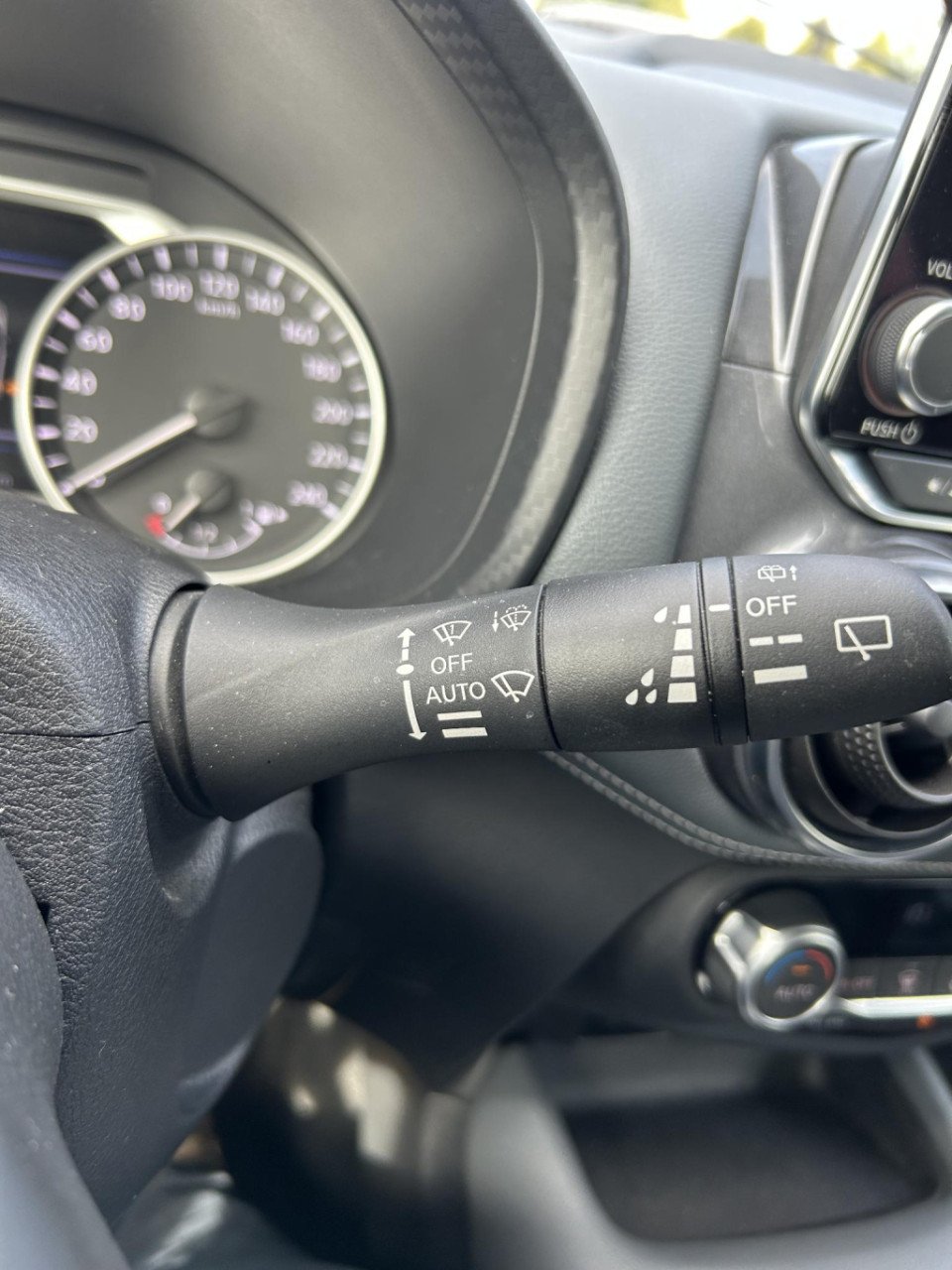 Nissan Juke 1.0 dig-t n-connecta