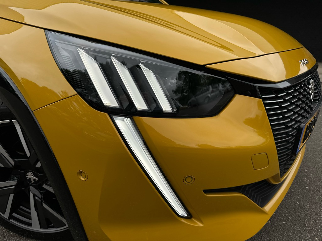 Peugeot 208 1.2 puretech gt-line // automaat //