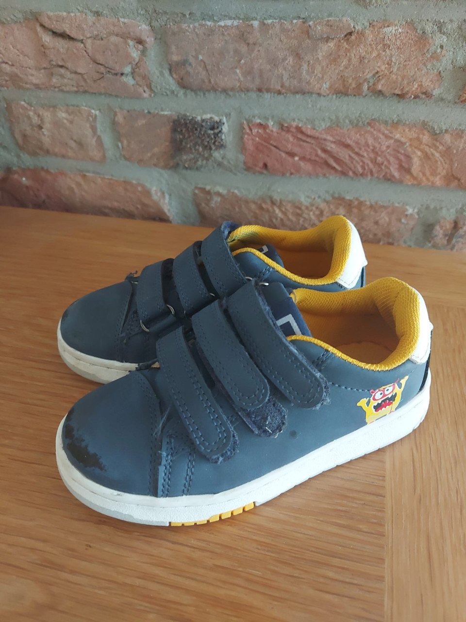 Z.g.a.n. blauw gele sneakers (maat 26 | klittenband | monstertje )