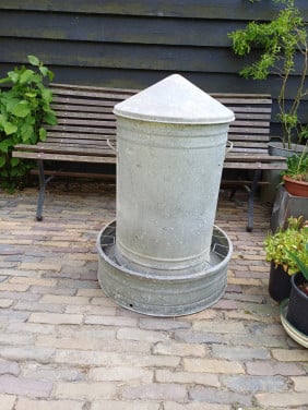Voerbak, voersilo Pluimvee