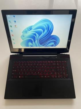 Game laptop met i7 processor en Office & Muis