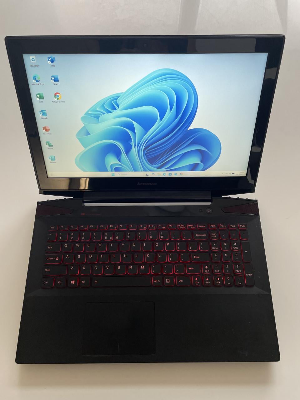 Game laptop met i7 processor en Office & Muis