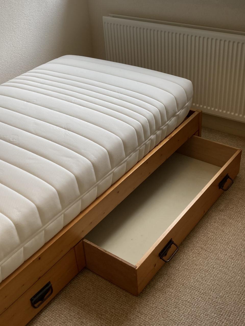 Matras+bed met schuifladen