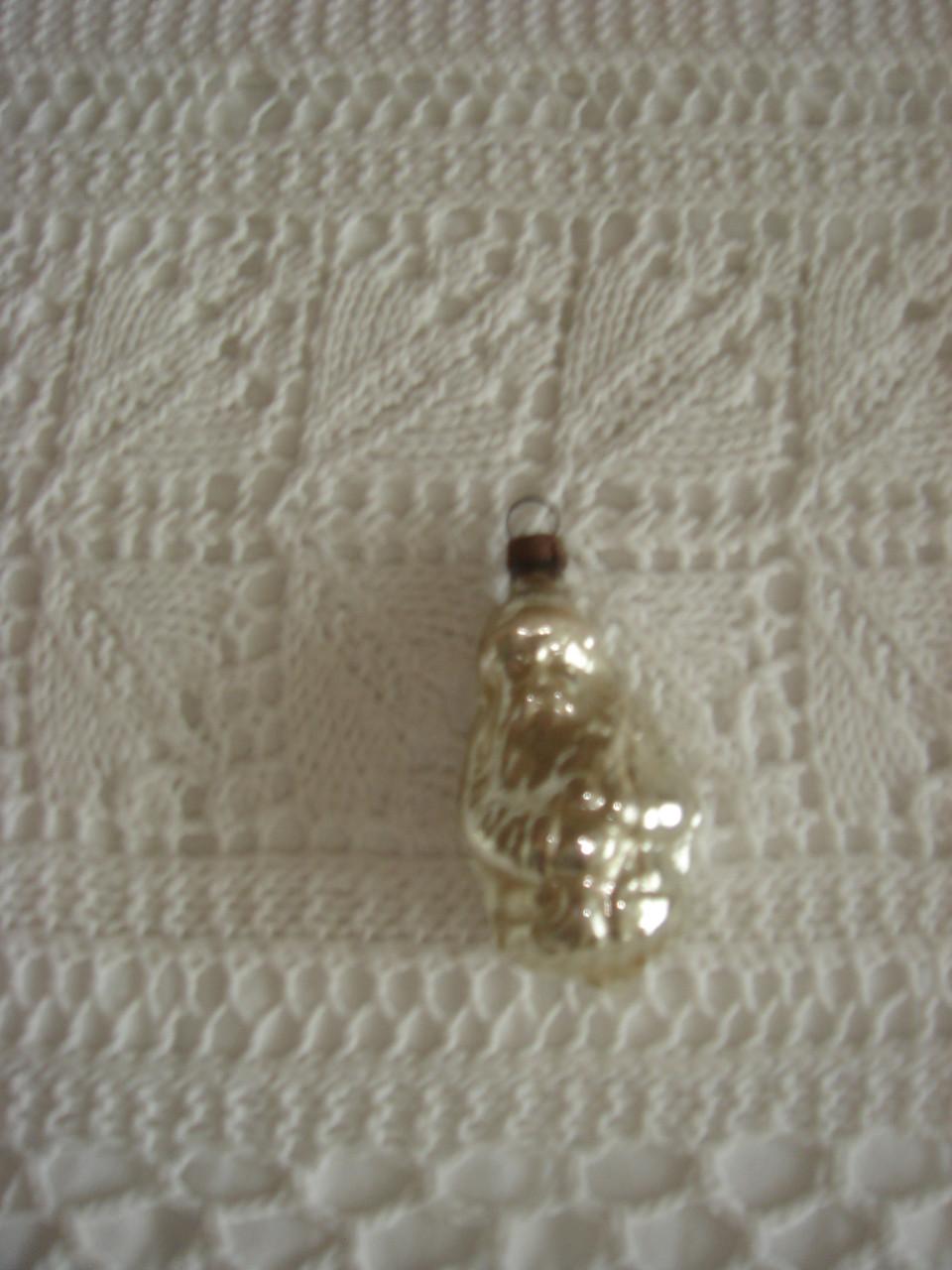 Te koop Oude glazen zilveren kerstversieringen klokje en kerstman