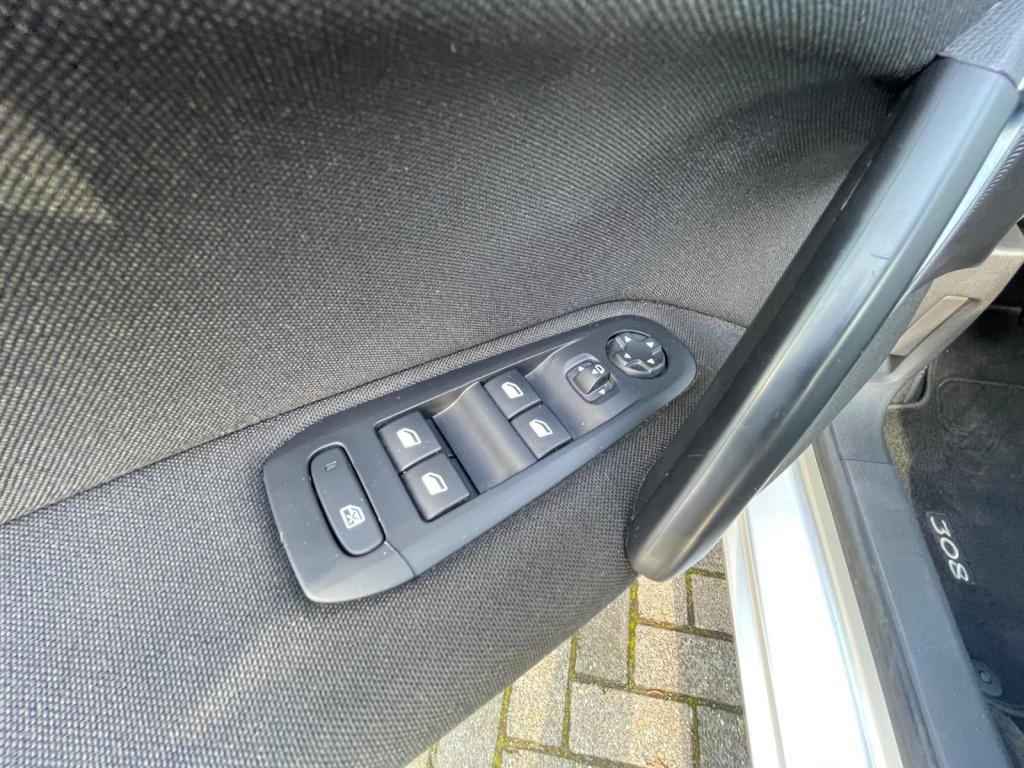 Peugeot 308 1.2 puretech blue lease premium