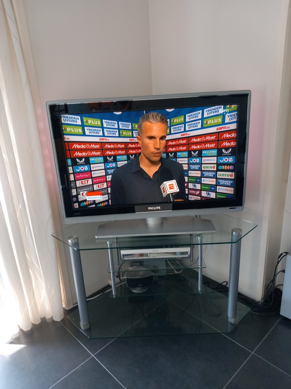 Glazen tv meubel op wieltjes