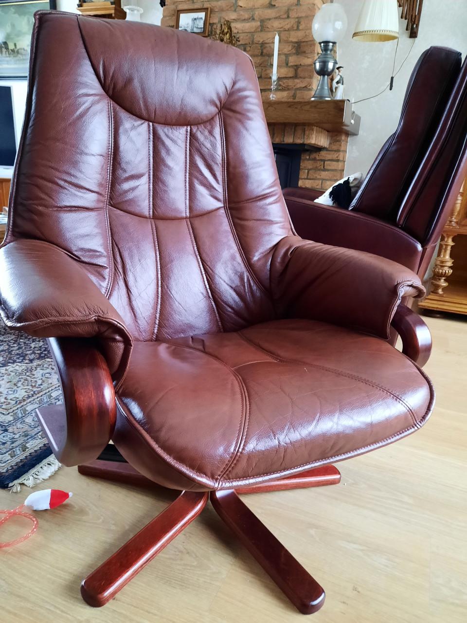 Nieuwe lederen bruine draai fauteuil te koop !