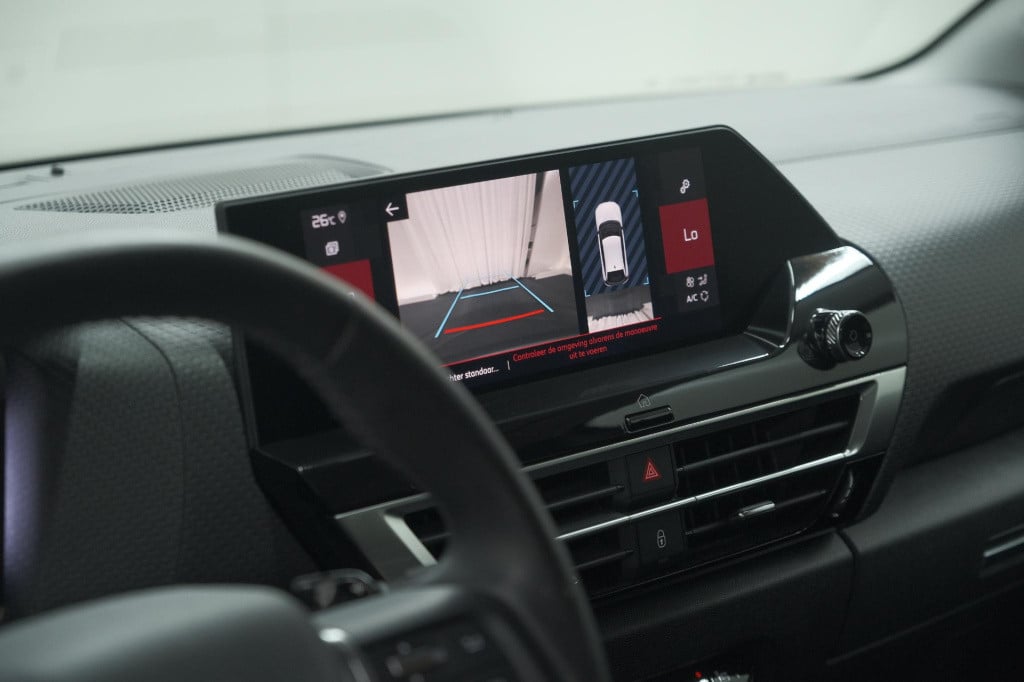Citroen C4 puretech 130 eat8 shine | camera | dodehoekdetectie | head-up di