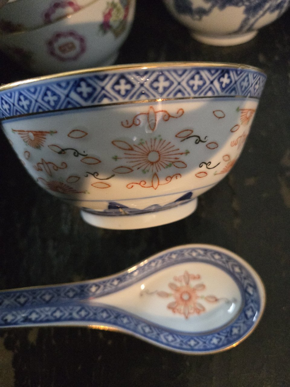 Set van 7 rijstkommen. 6 x 11.5 cm 1 x 9.5 cm doorsnee.