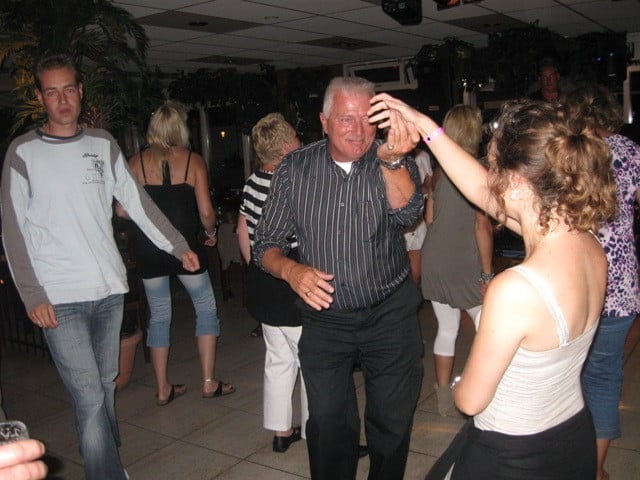 Groot feest, klein prijsje. Boek nu uw LIVE muziek