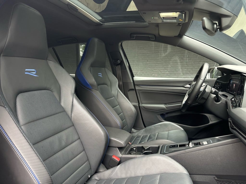 Volkswagen Golf 2.0 tsi r 4motion // panoramadak // akrapovic