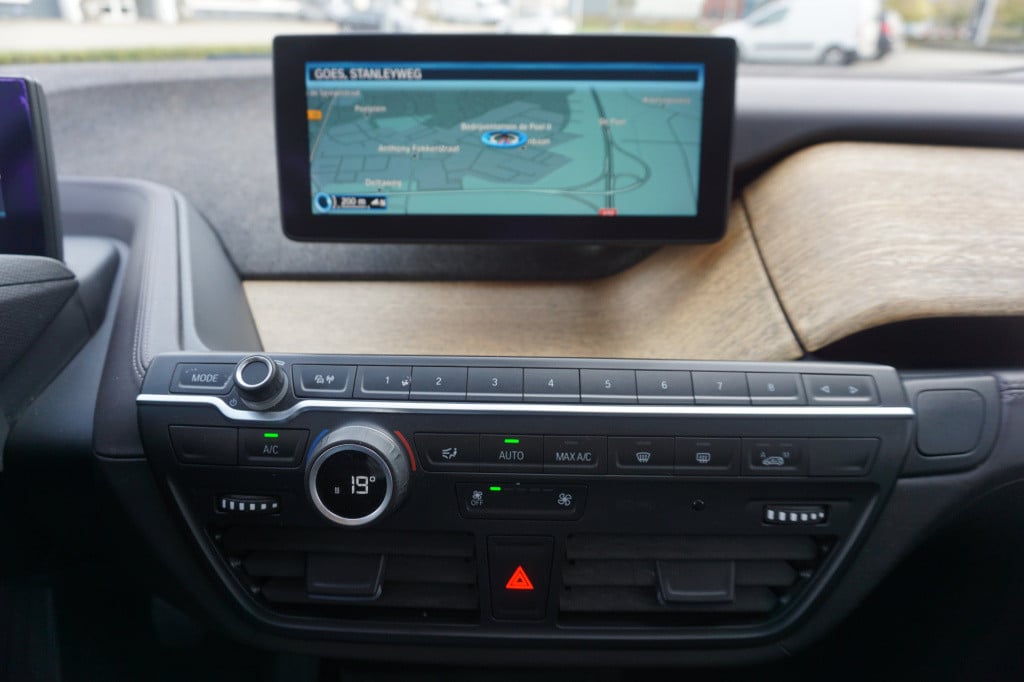 BMW I3 basis comfort 22 kwh 1e eigenaar - automaat - airco / navi / cruise