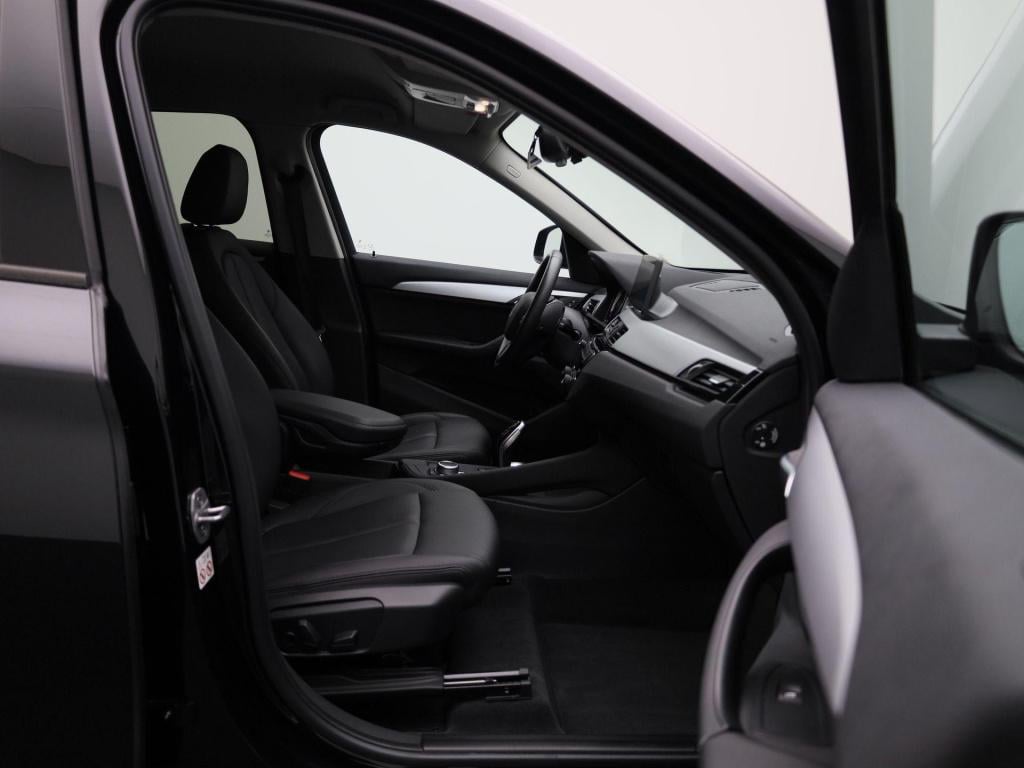 BMW X1 sdrive18i high executive | apple carplay / android auto | stoel- stu