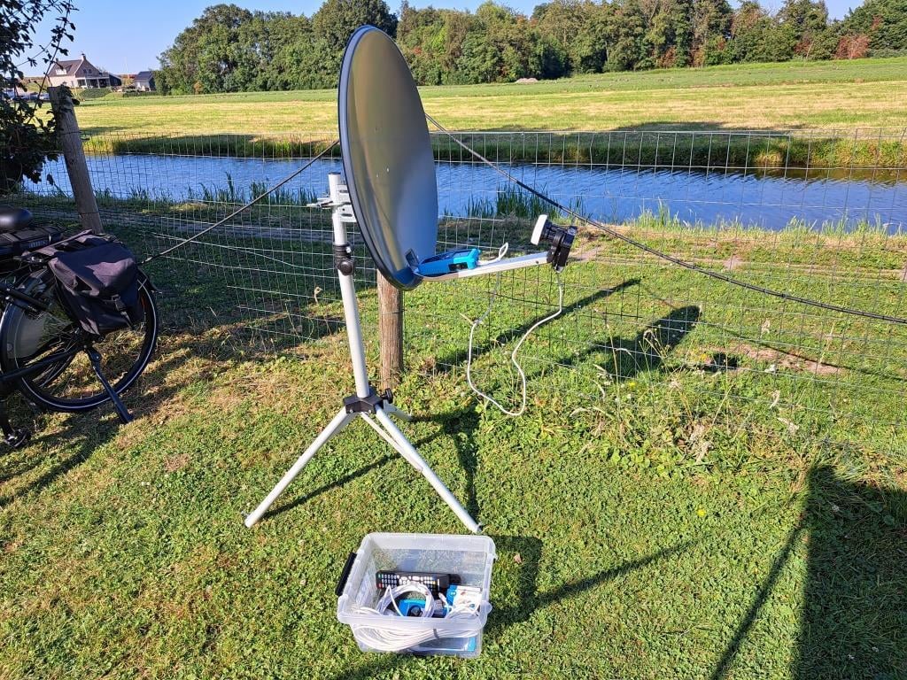 Te koop canaldigitaal schotelst met sateliet zoeker