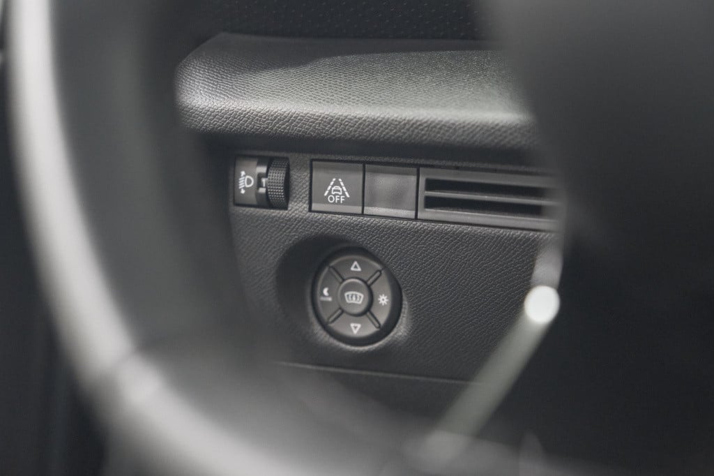 Citroen C4 puretech 130 eat8 shine | camera | head-up display | parkeersens