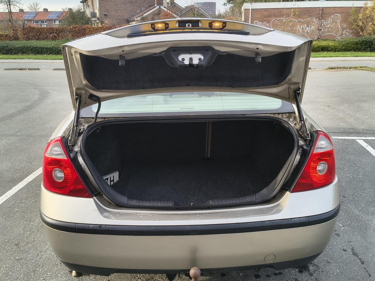 Ford Mondeo (2004), 2.0 liter, 5-deurs Ghia, handgeschakeld