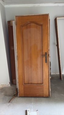 5 stuks grenen binnendeuren en 2 (inbouw)kastdeuren