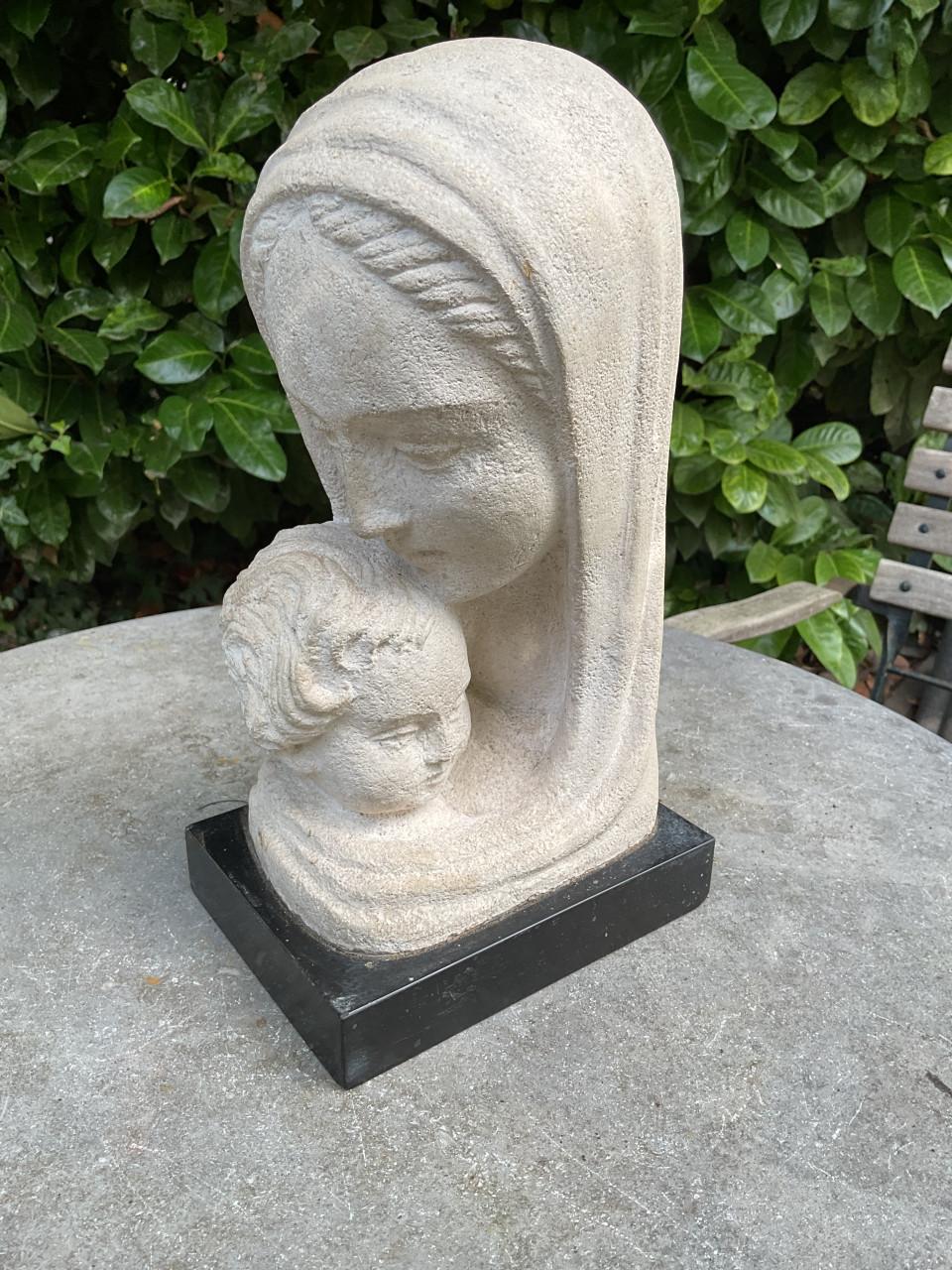De Madonna met kind ( Hardsteen )