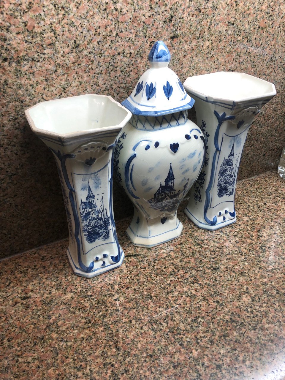 Mooie drie delig kaststel.