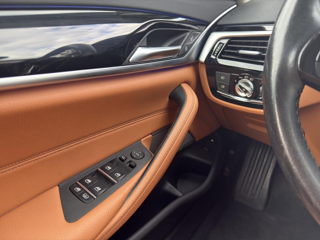 BMW 5 Serie 530e iperformance | sport line | leder cognac | electr.zonnesch
