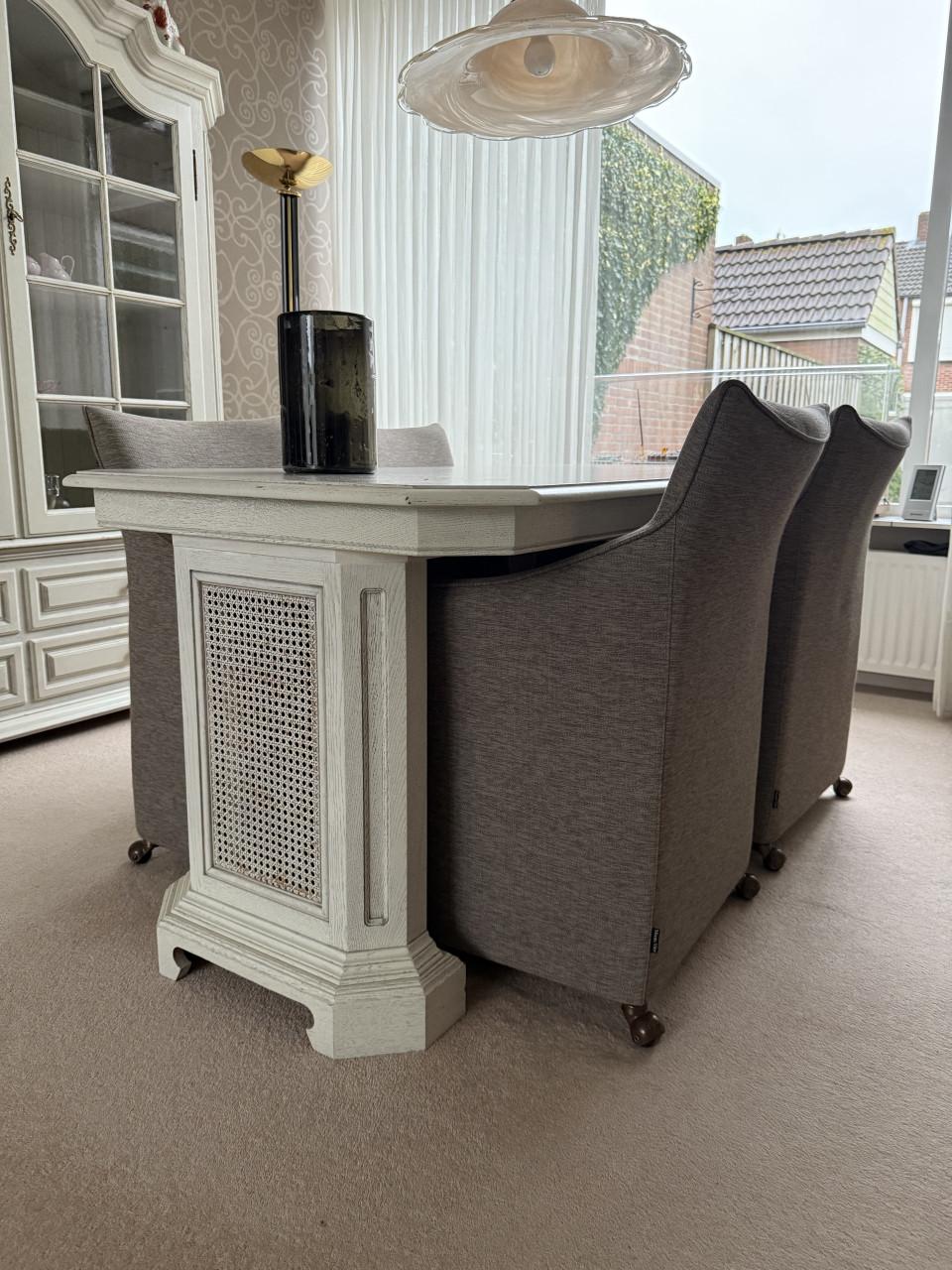 4 prachtige eetkamerstoelen met wieltjes | Taupe