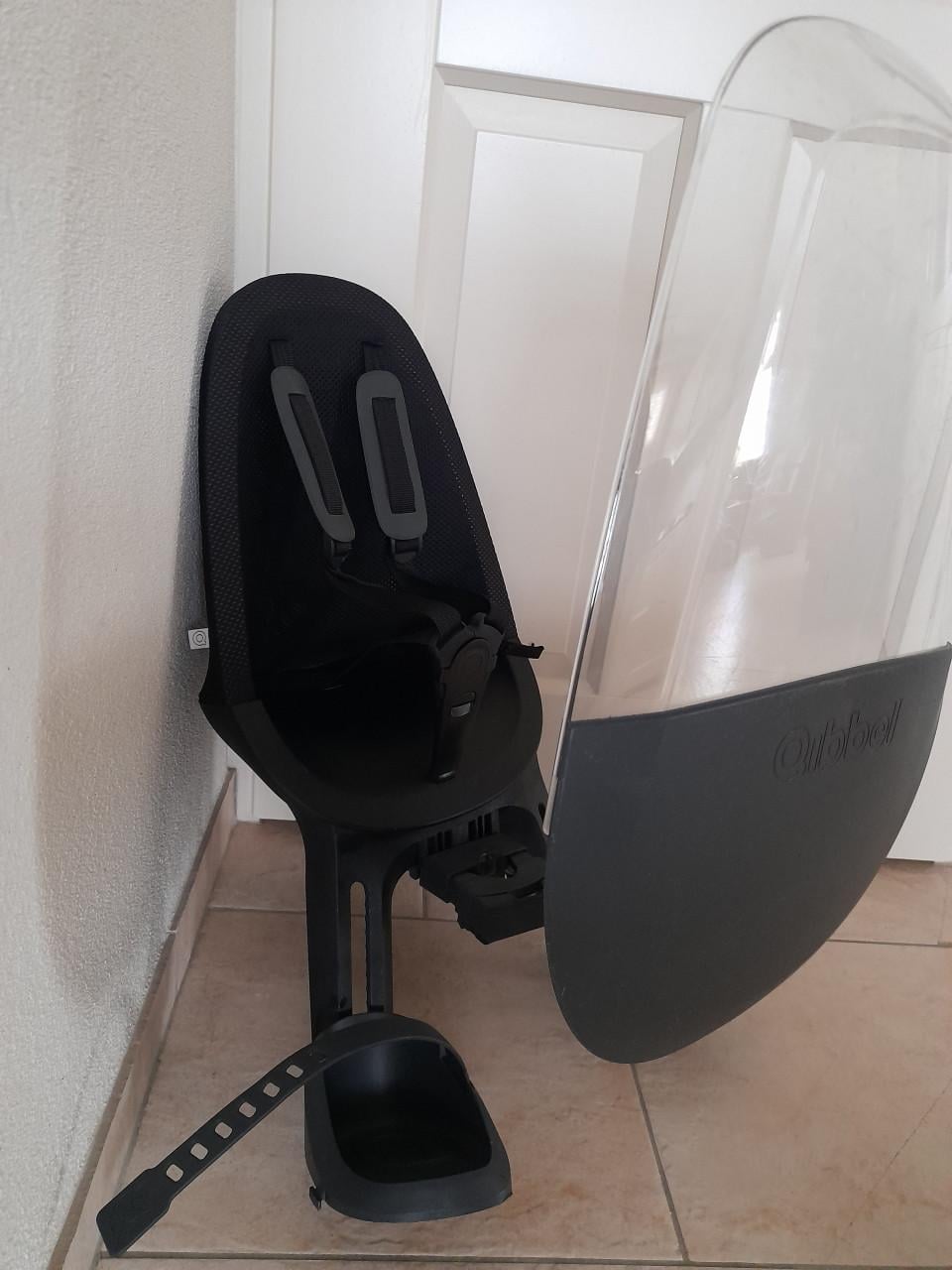 Qibbel Air Fietsstoeltje Voor - Zwart met scherm (in goede staat )