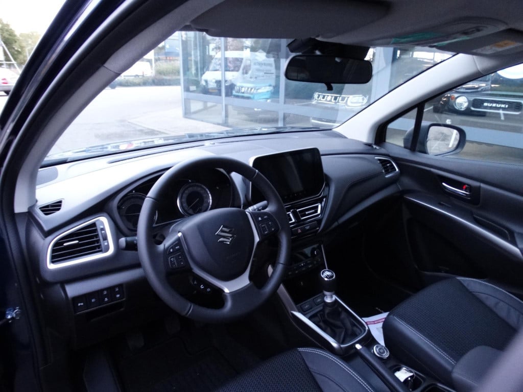 Suzuki Sx4 S-cross 1.4 boosterjet style smart hybrid €2500 suv deals