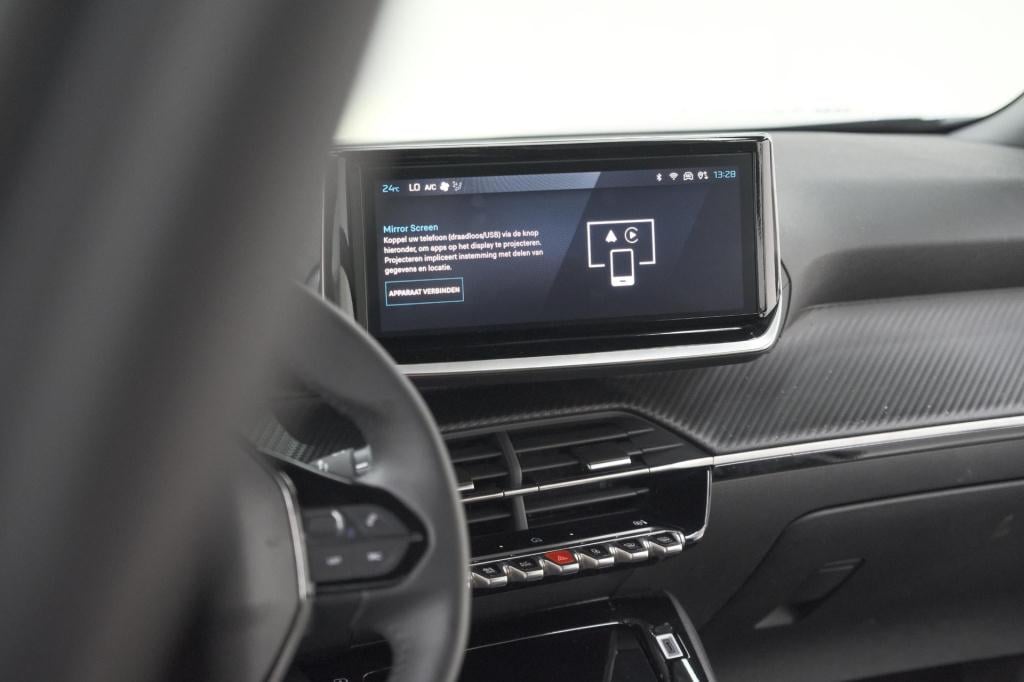 Peugeot 2008 puretech 100 allure | apple carplay | parkeersensoren | climat