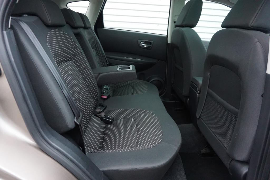 Nissan Qashqai 2.0 acenta automaat - airco / cruise / pano / parkeersens. /