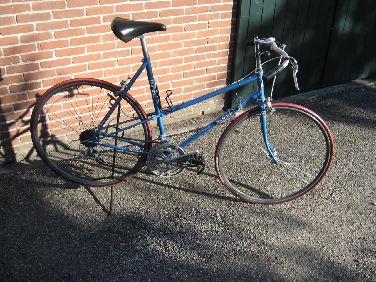 """MOOIE UNIEKE DAMES CERA RACEFIETS""