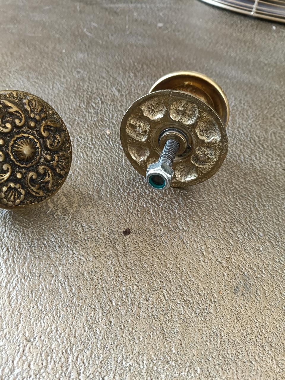 Antieke grote deurknoppen