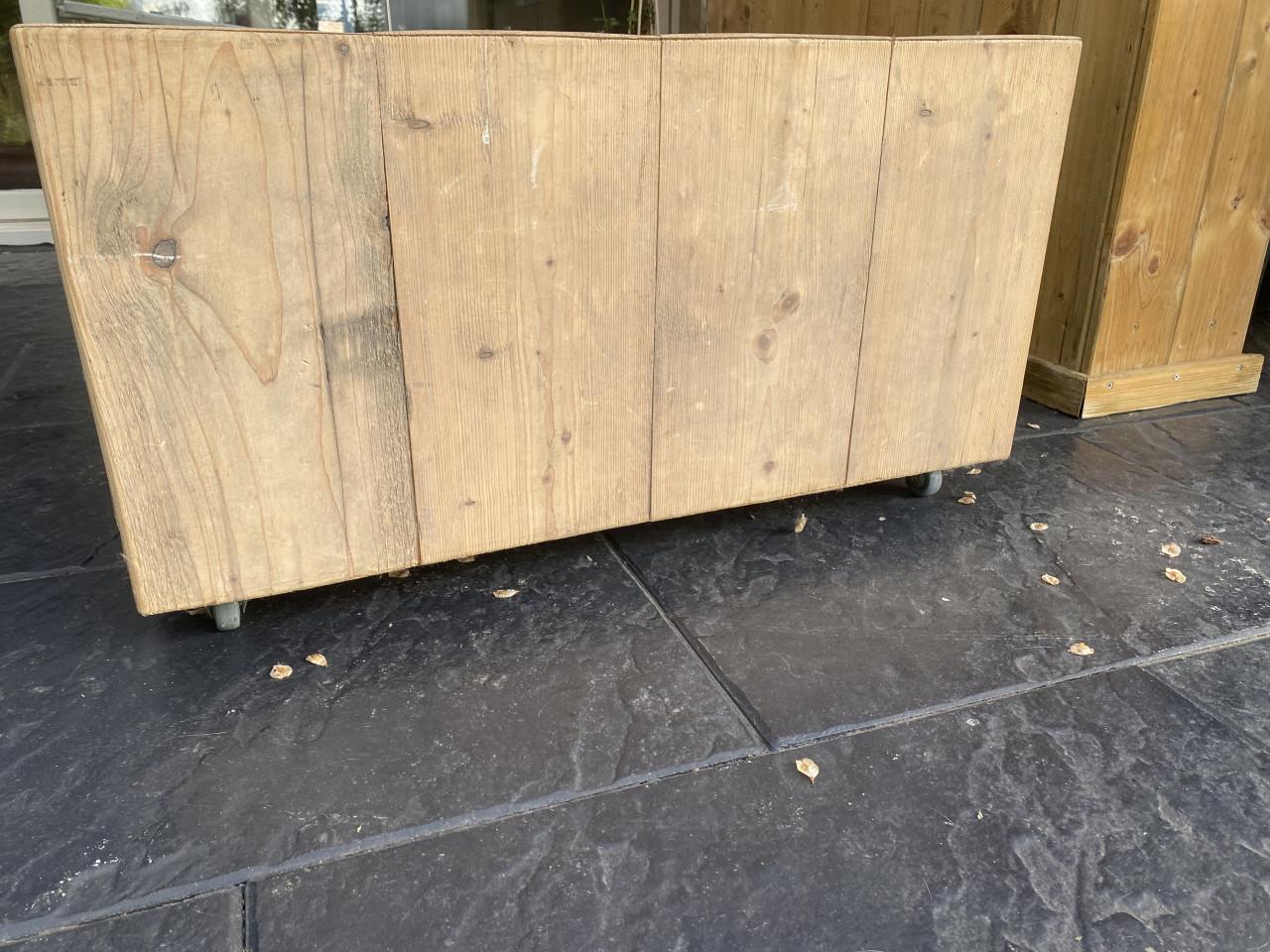 Steigerhouten salontafel op wieltjes