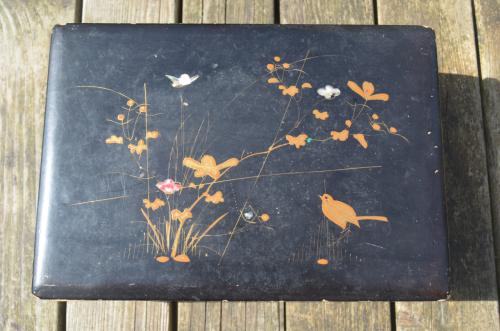 Grote laque doos met gebreken, mogelijk Chinees.